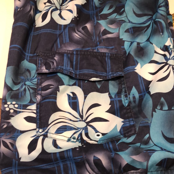 Hang Ten swim shorts - Picture 3 of 4